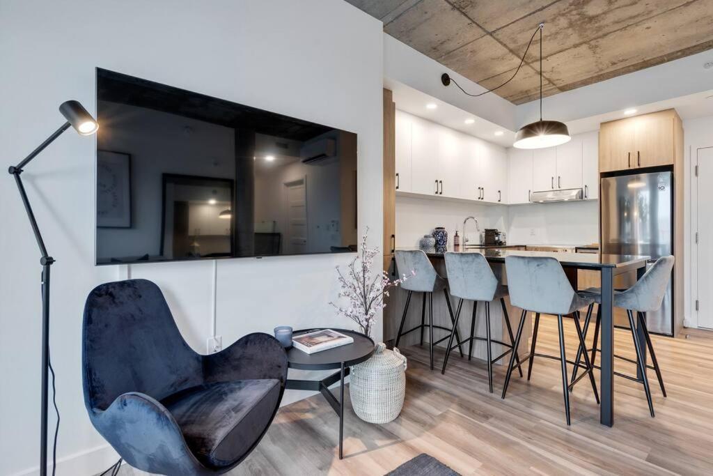 Apartment Initial / Fleuriste +parking / Centre-ville Qc
