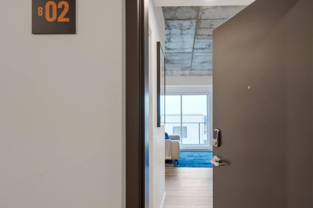Initial / Fleuriste +parking / Centre-ville Qc * Quebec City