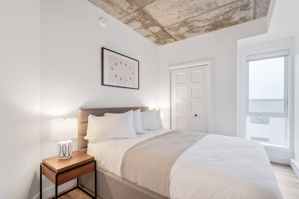 Initial / Fleuriste +parking / Centre-ville Qc Apartment