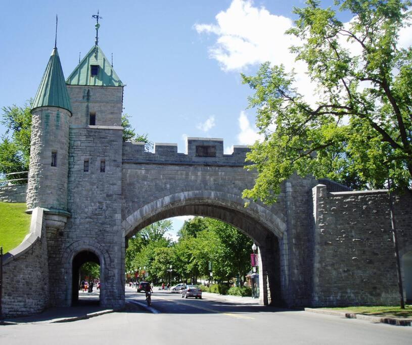 Appartement Initial / Fleuriste +parking / Centre-ville Qc