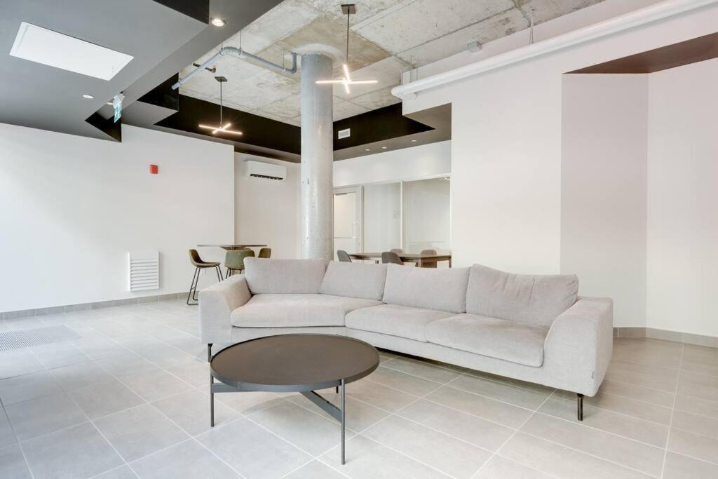 Appartement Initial / Fleuriste +parking / Centre-ville Qc Ville de Québec