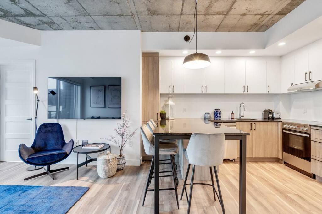 Initial / Fleuriste +parking / Centre-ville Qc *
