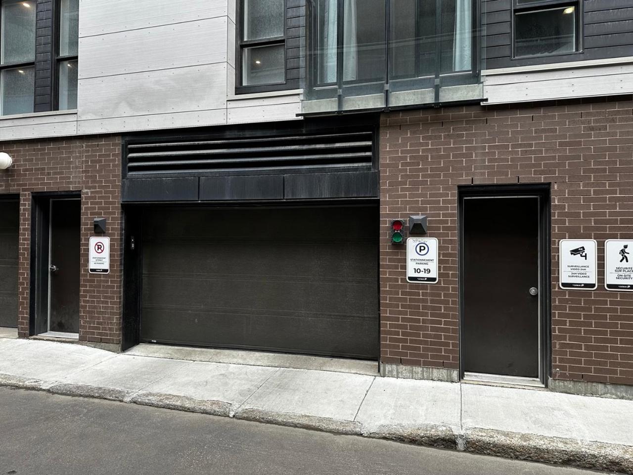 Initial / Fleuriste +parking / Centre-ville Qc