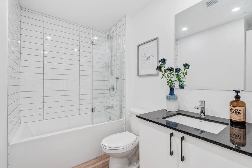 Initial / Fleuriste +parking / Centre-ville Qc Apartment